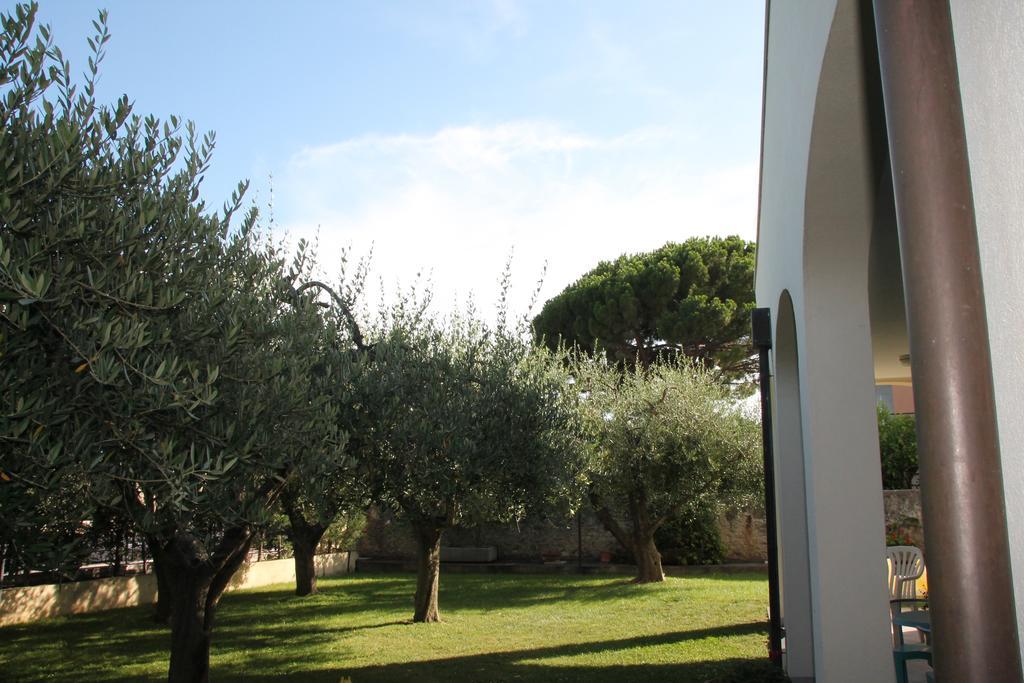 Residence Villa Carmen Fronte Mare A 50 Mt Pietra Ligure Eksteriør billede