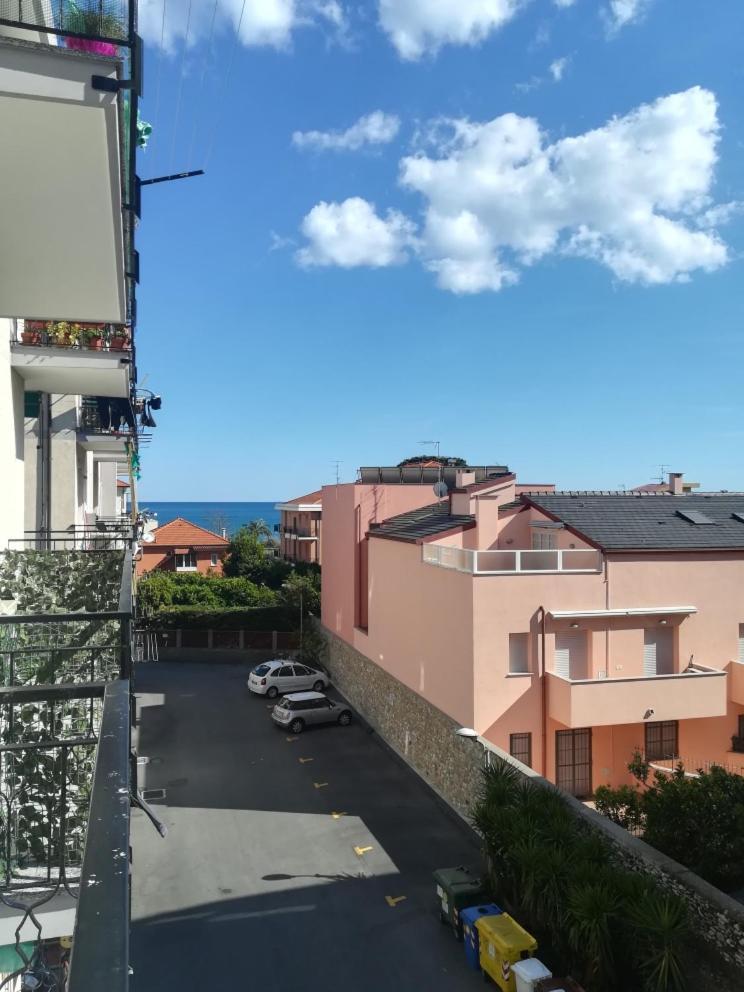 Residence Villa Carmen Fronte Mare A 50 Mt Pietra Ligure Eksteriør billede