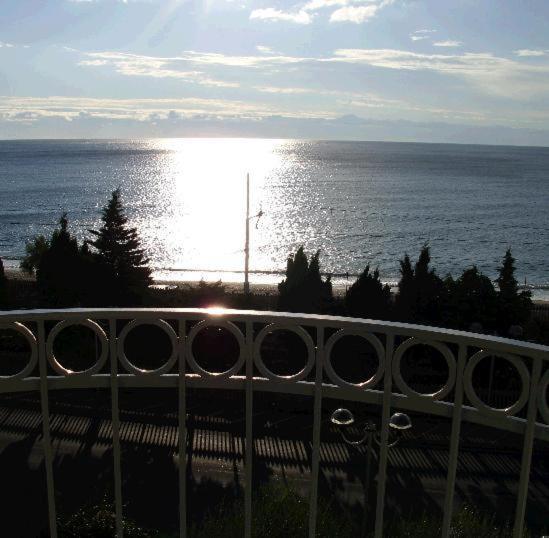 Residence Villa Carmen Fronte Mare A 50 Mt Pietra Ligure Eksteriør billede