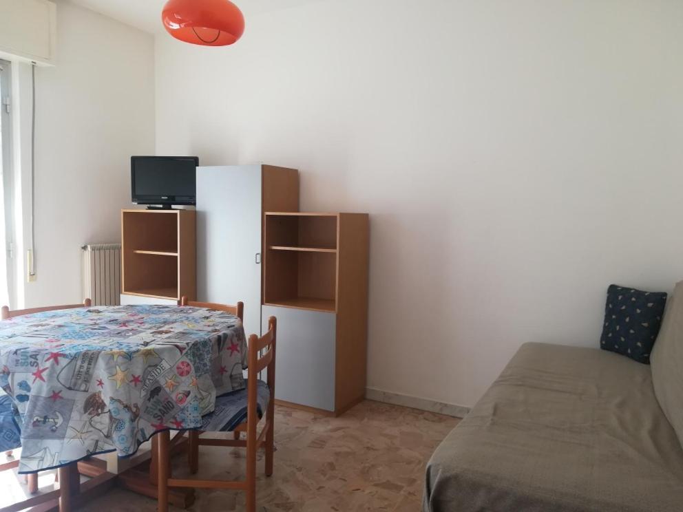 Residence Villa Carmen Fronte Mare A 50 Mt Pietra Ligure Eksteriør billede