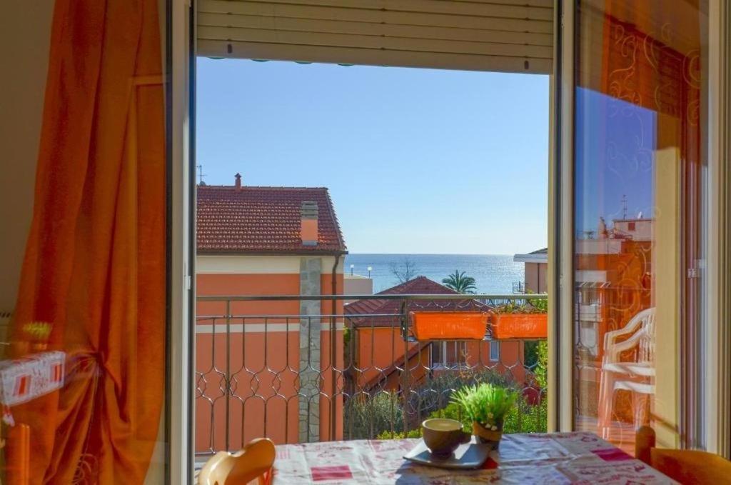 Residence Villa Carmen Fronte Mare A 50 Mt Pietra Ligure Eksteriør billede