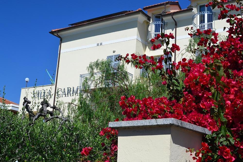 Residence Villa Carmen Fronte Mare A 50 Mt Pietra Ligure Eksteriør billede