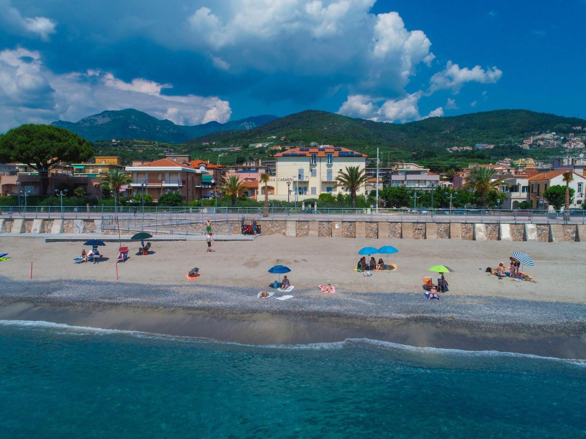 Residence Villa Carmen Fronte Mare A 50 Mt Pietra Ligure Eksteriør billede
