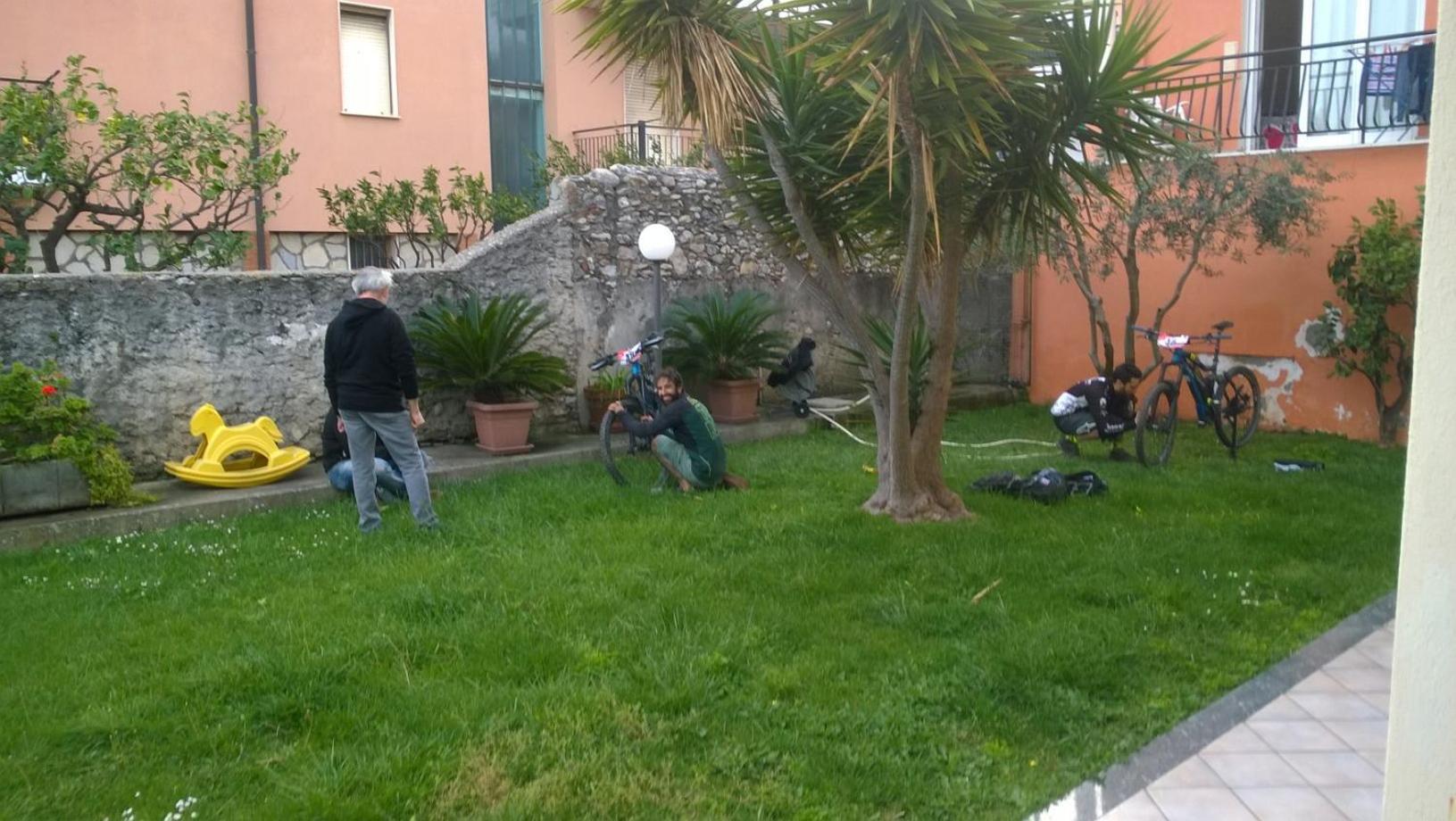 Residence Villa Carmen Fronte Mare A 50 Mt Pietra Ligure Eksteriør billede