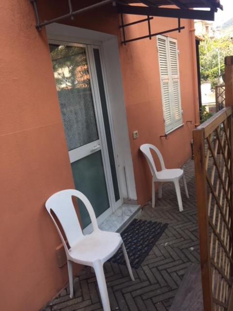 Residence Villa Carmen Fronte Mare A 50 Mt Pietra Ligure Eksteriør billede