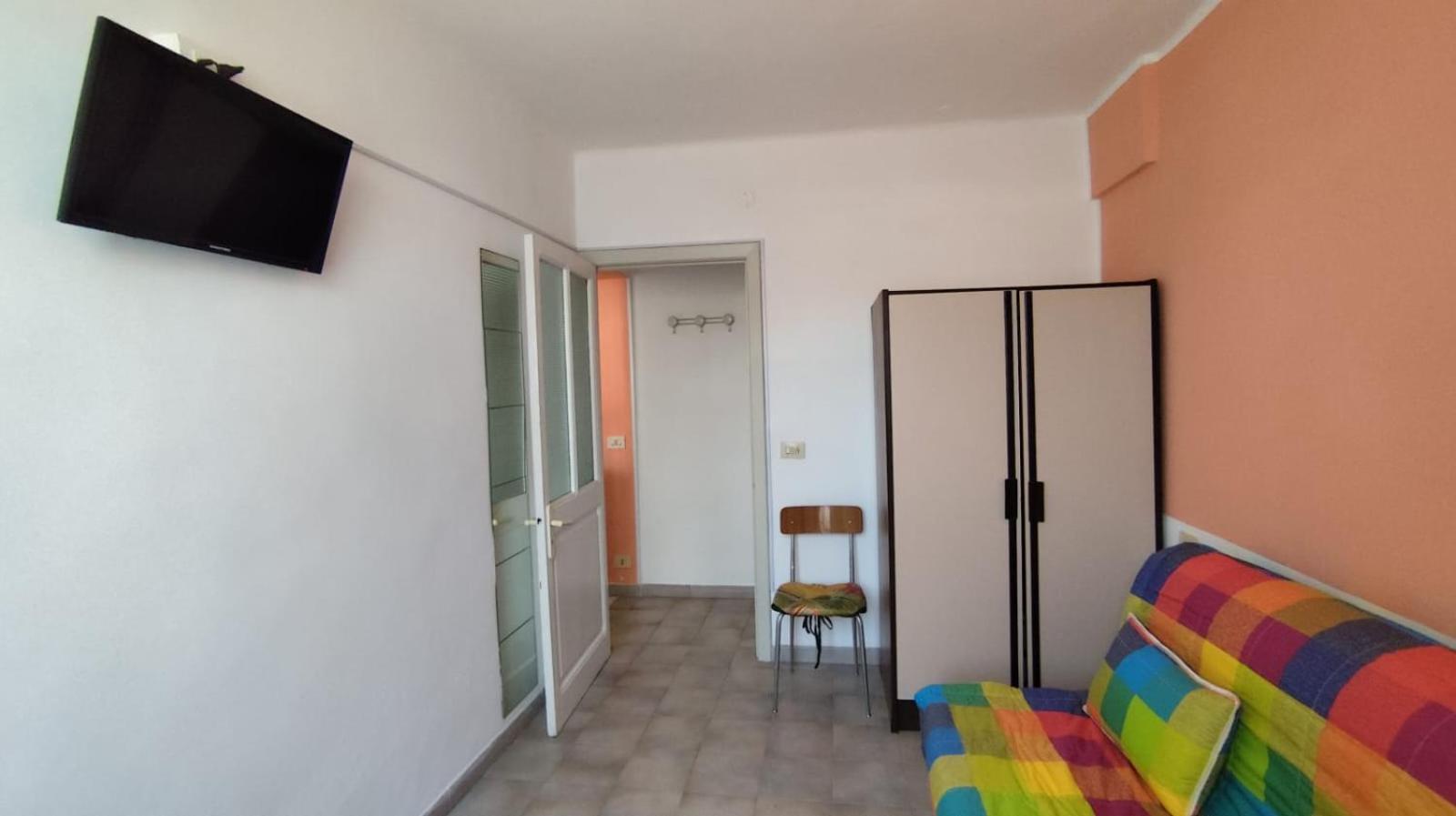 Residence Villa Carmen Fronte Mare A 50 Mt Pietra Ligure Eksteriør billede