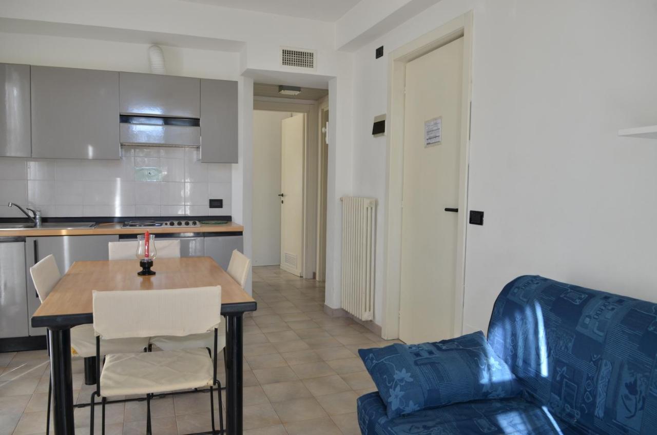 Residence Villa Carmen Fronte Mare A 50 Mt Pietra Ligure Eksteriør billede